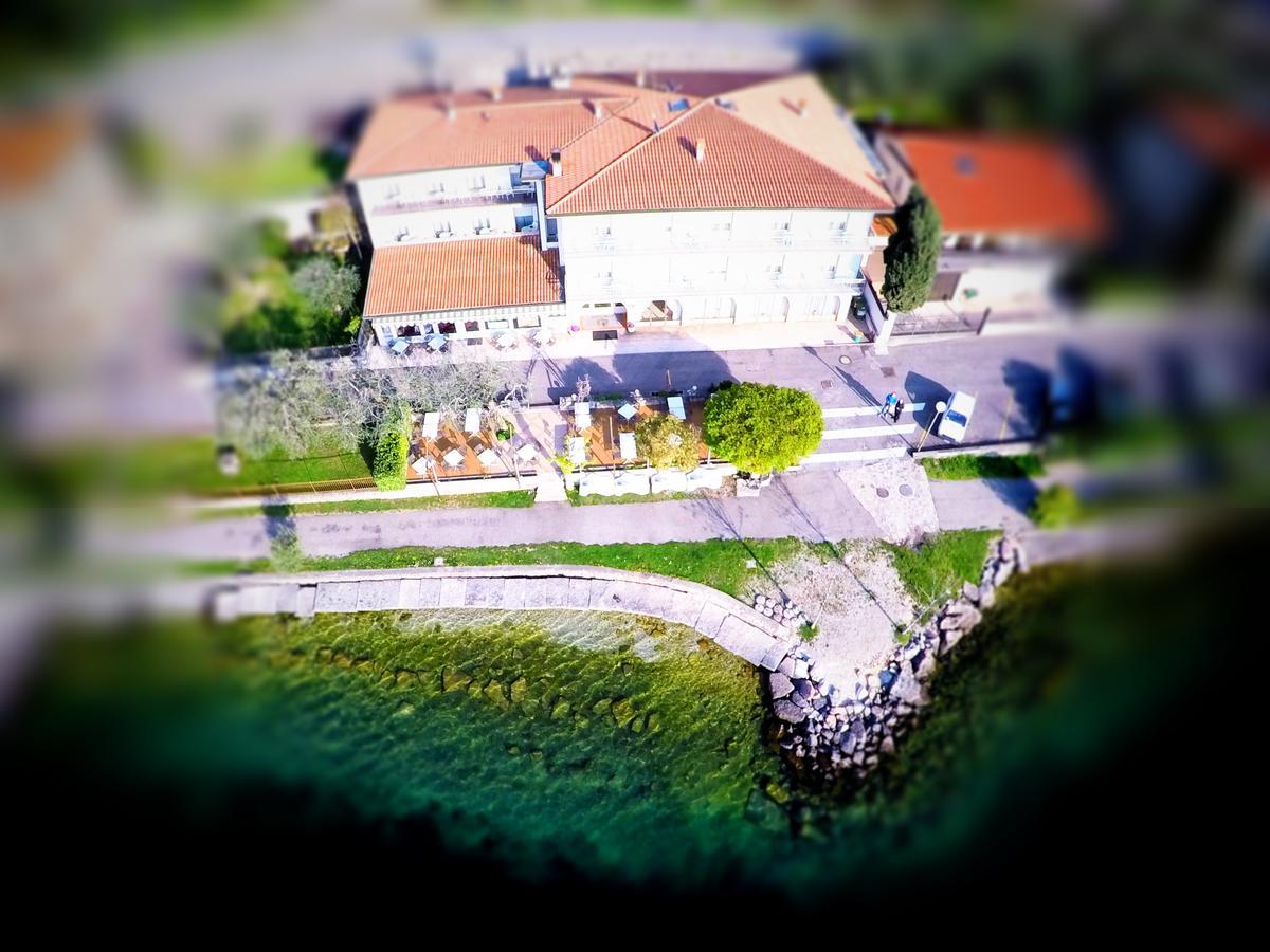 Piccolo Hotel Direkt am See Brenzone sul Garda Buitenkant foto