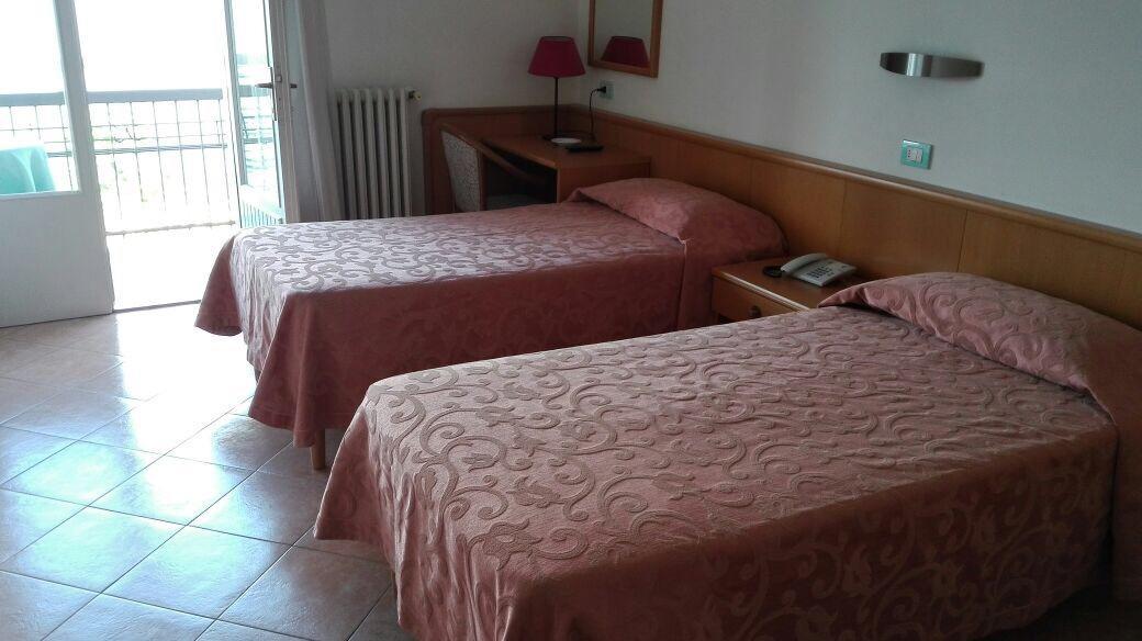 Piccolo Hotel Direkt am See Brenzone sul Garda Buitenkant foto