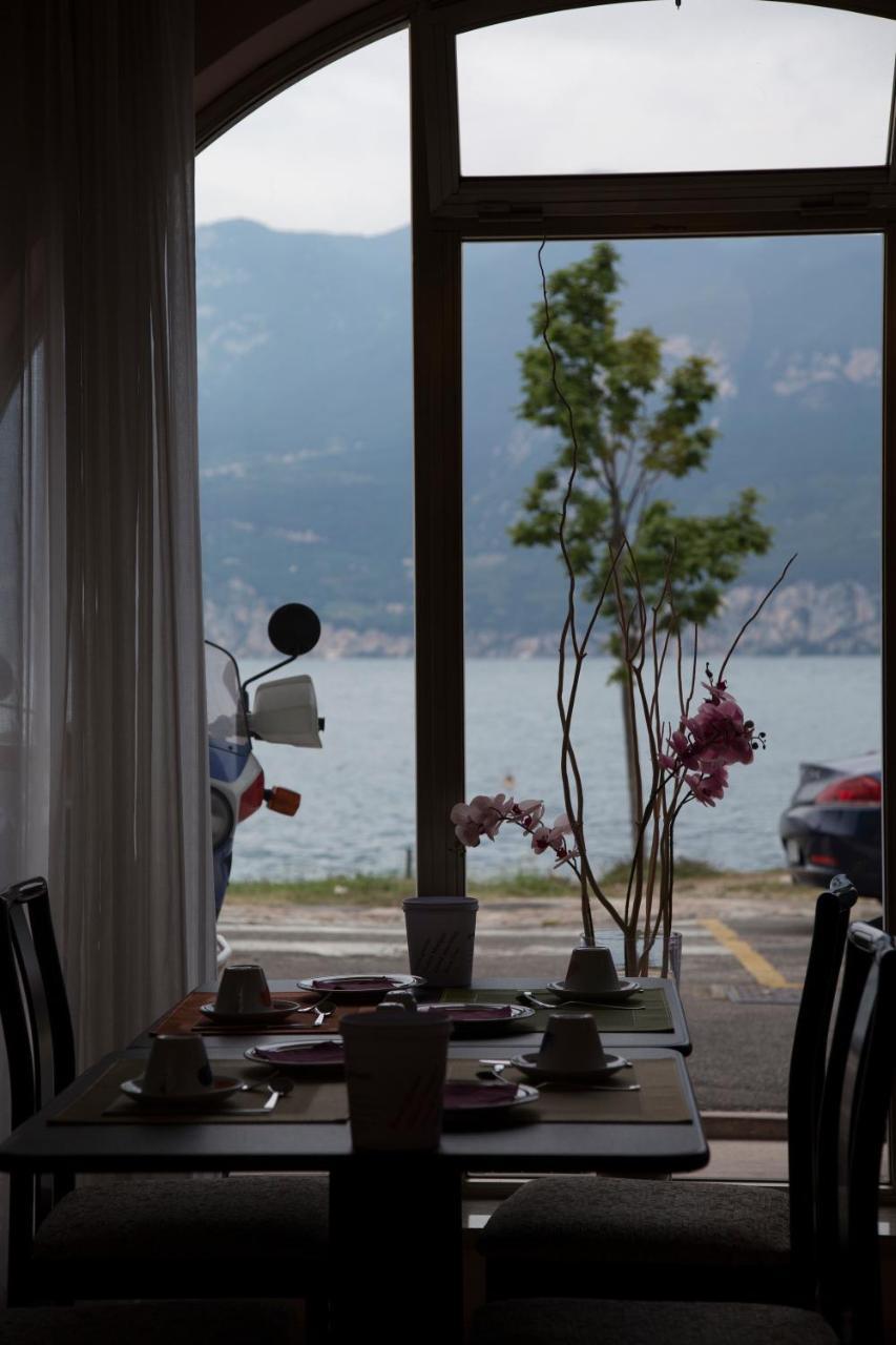 Piccolo Hotel Direkt am See Brenzone sul Garda Buitenkant foto
