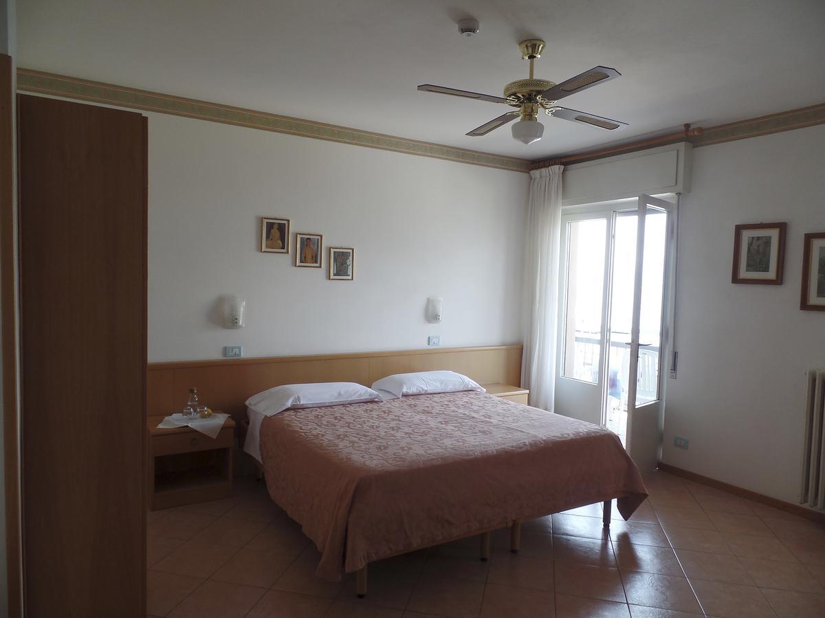 Piccolo Hotel Direkt am See Brenzone sul Garda Buitenkant foto